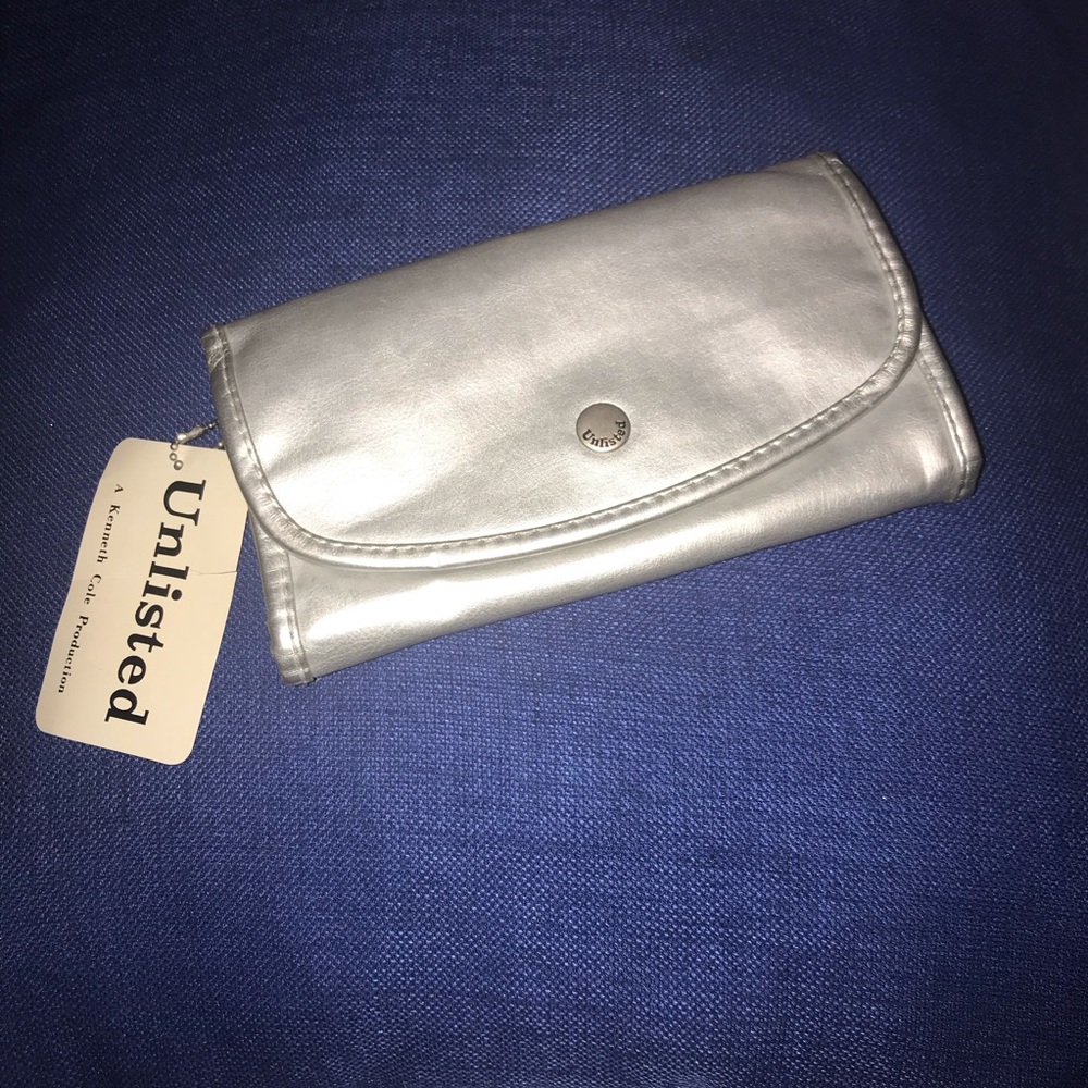 Kennth Cole - Unlisted NWT Crossbody clutch